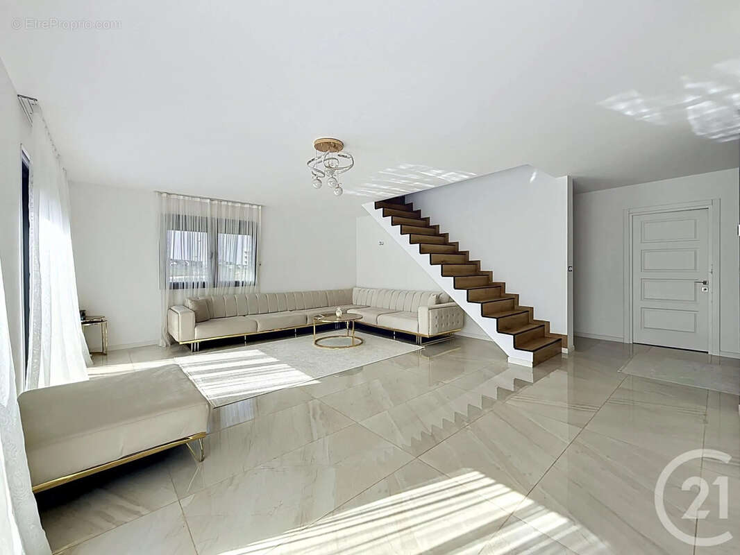 Maison 143 m² à Perrigny-Les-Dijon  - photo 3