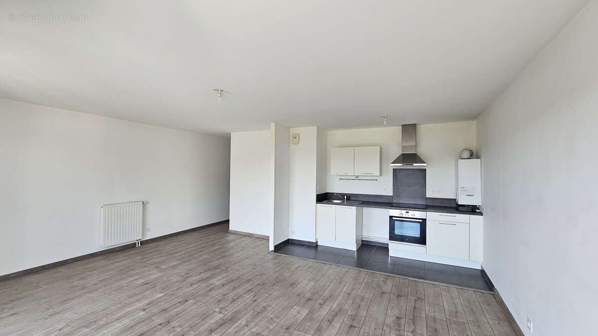 Situation idéale pour cet appartement (73 m2) récent, avec terrasse et stationnement. - photo 3
