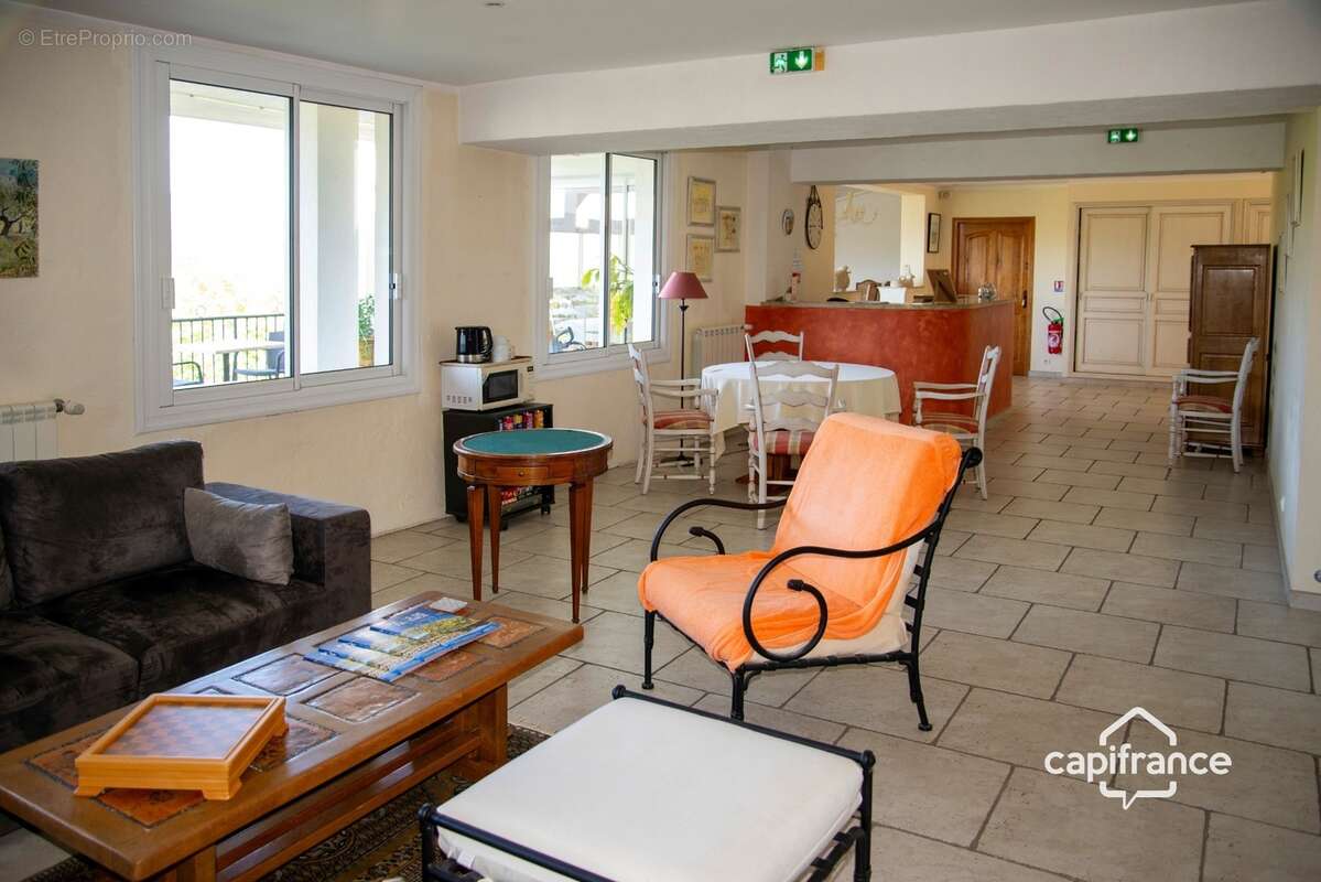 Maison d'hôtes de charme avec piscine à vendre à BAGNOLS EN FORET (83) - photo 11