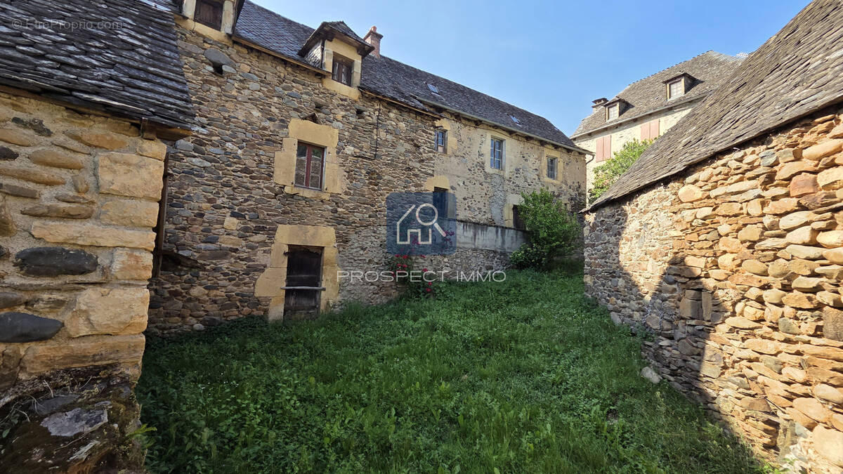 Maison à SAINTE-EULALIE-D'OLT