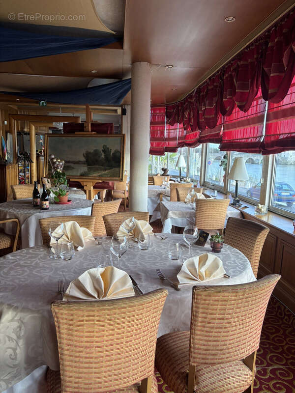 Commerce à MONTRICHARD