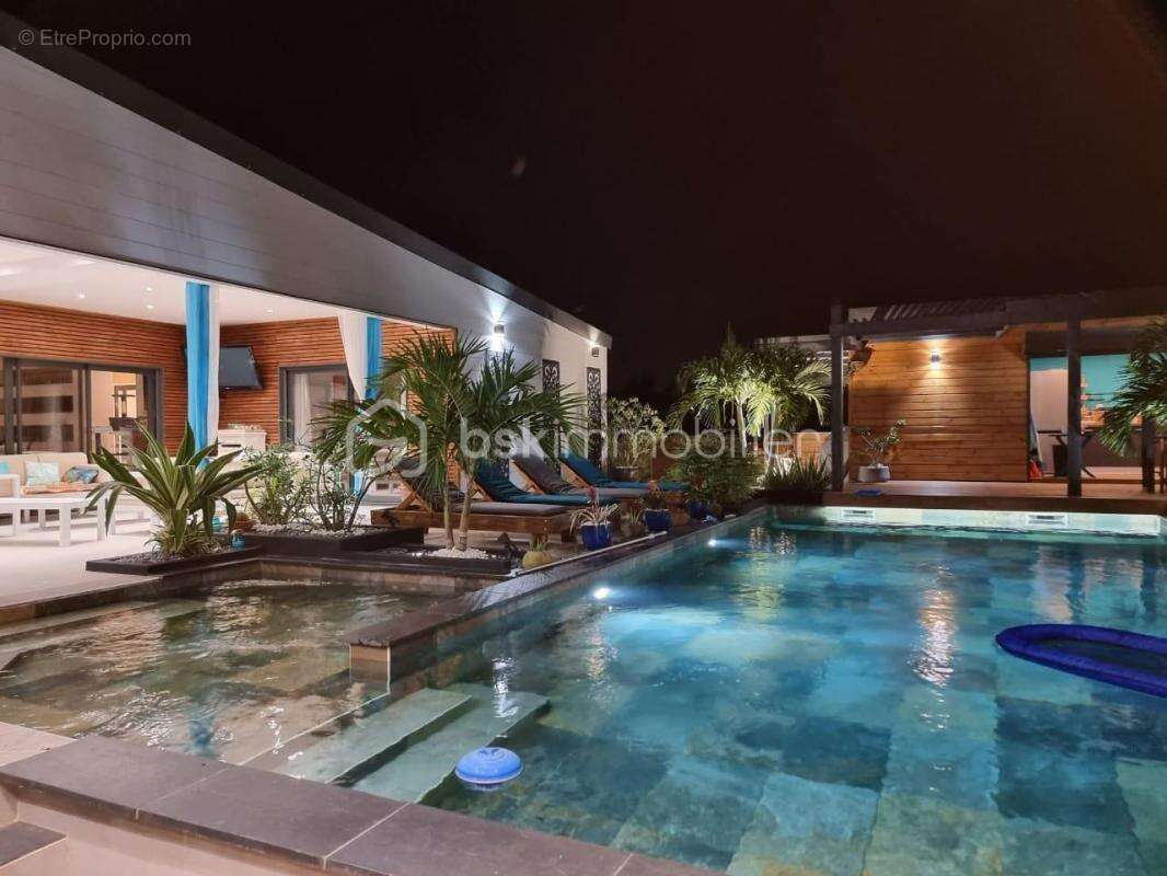 Ensemble de 2 villas t8 et t5 avec piscines de 254 m2 et 120 m2 sur un terrain de 2054 m2 - photo 3