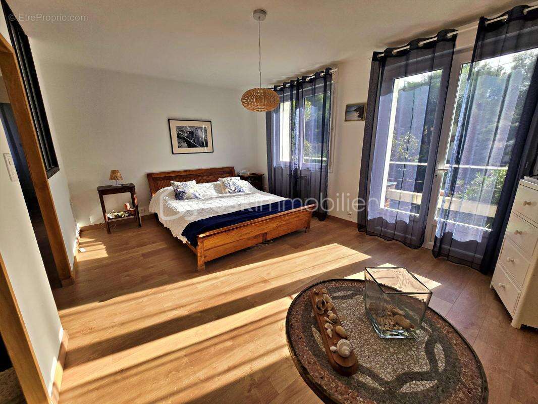 EXCLUSIVITÉ – À 100 m de la mer – Maison T5 + Duplex indépendant – Idéal famille, investissement ou projet multigénérationnel - photo 8