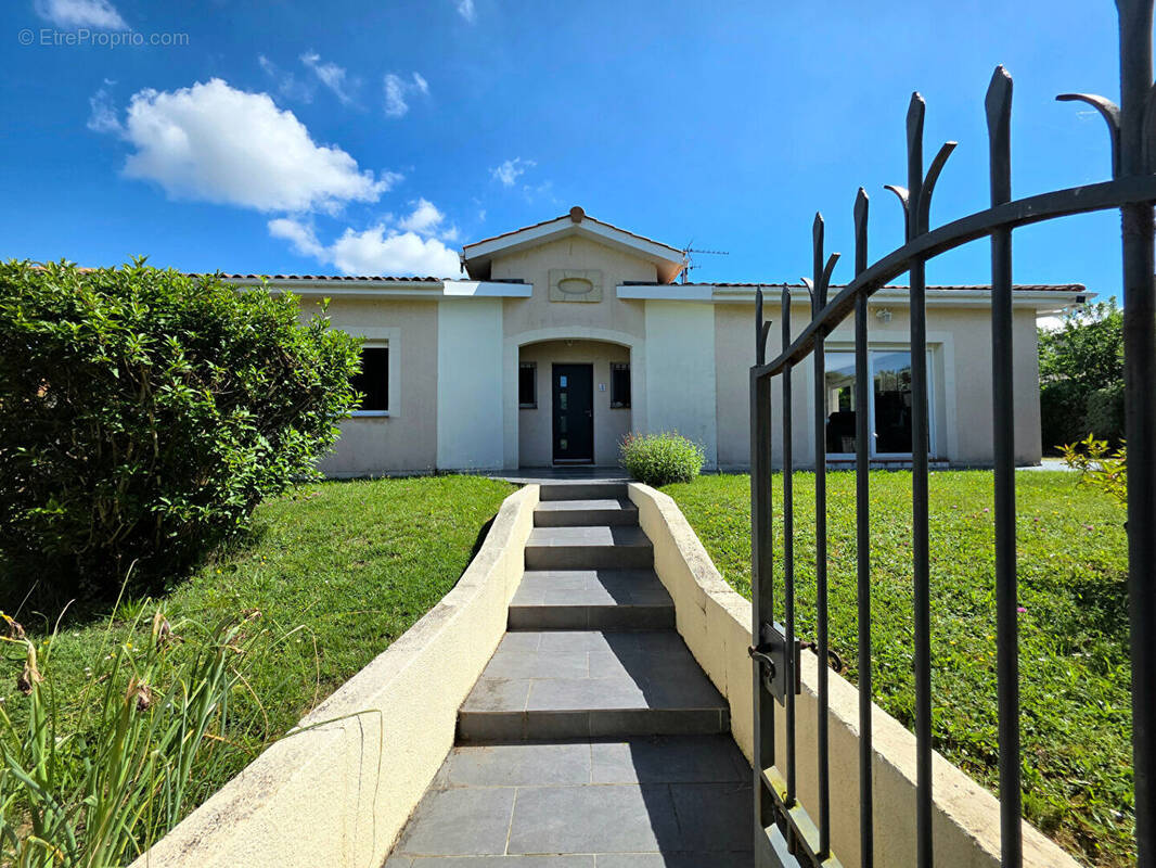 Maison à BLANQUEFORT