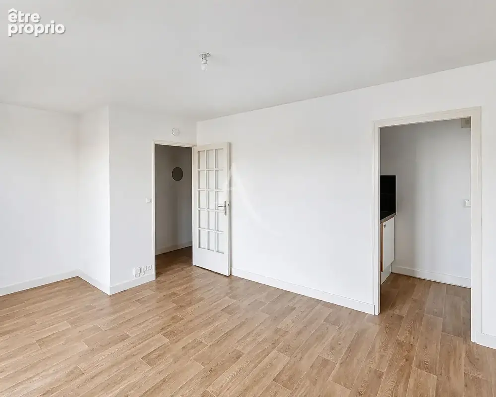 La Varenne Saint Hilaire- Studio lumineux avec grand balcon + cave + parking - photo 2