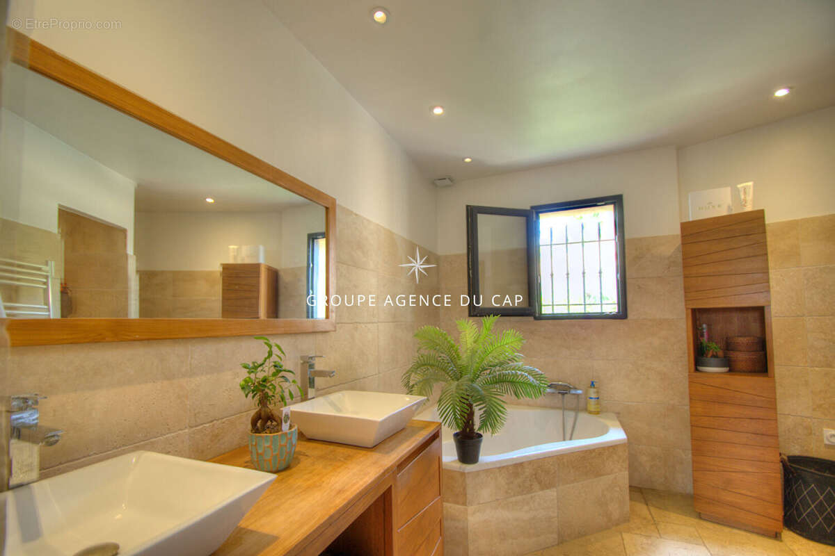 Maison à PUGET-SUR-ARGENS