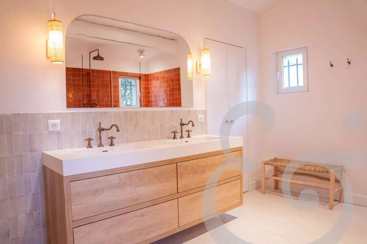 Maison à MAS-BLANC-DES-ALPILLES