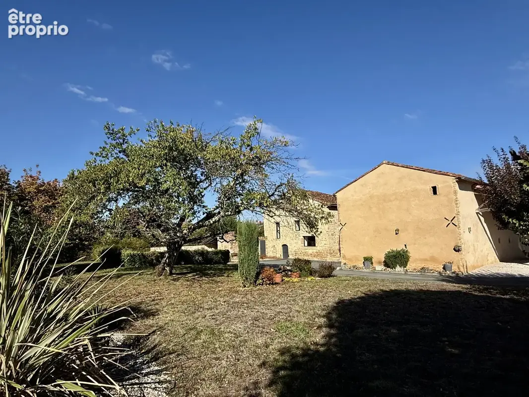 Magnifique maison en pierre entièrement rénovée, avec piscine et jardin arboré. - photo 4