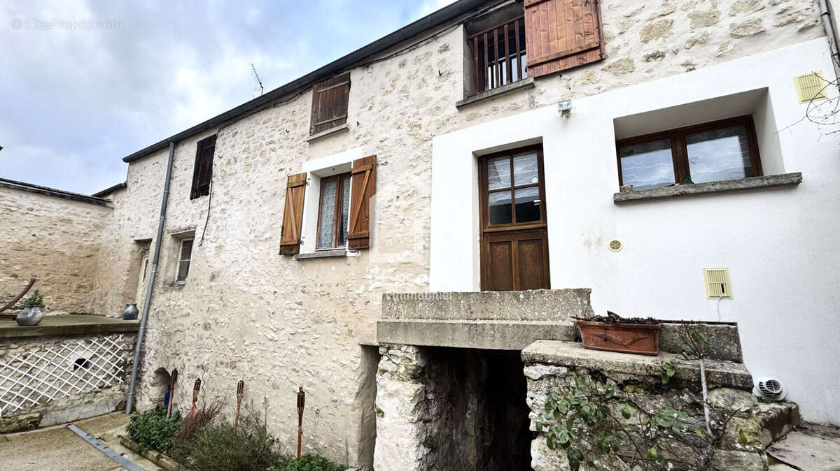 Maison  Familiale avec dépendance en pierres de 1783 Vernouillet  centre ville - photo 2