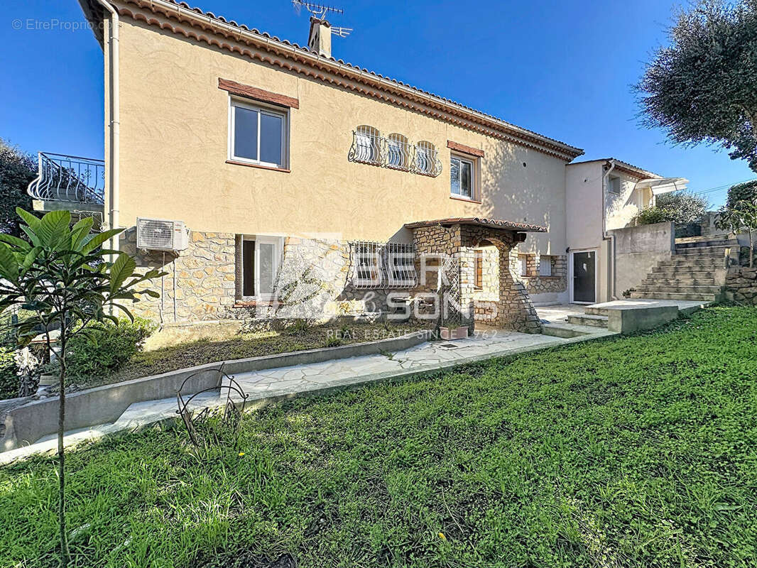 Maison à MANDELIEU-LA-NAPOULE