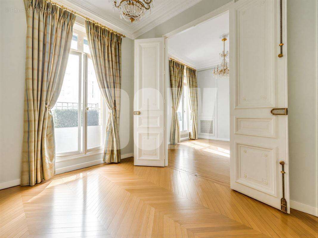 Appartement à PARIS-1E