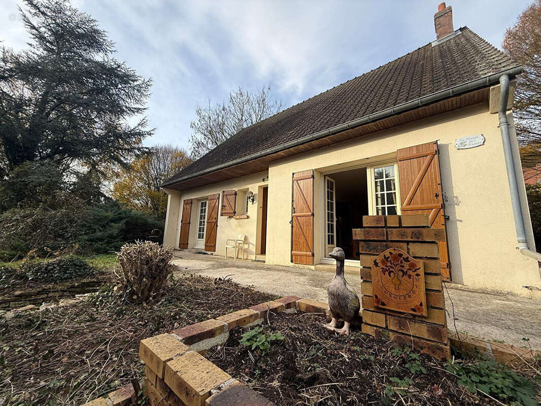 Maison à NEUILLY-SAINT-FRONT