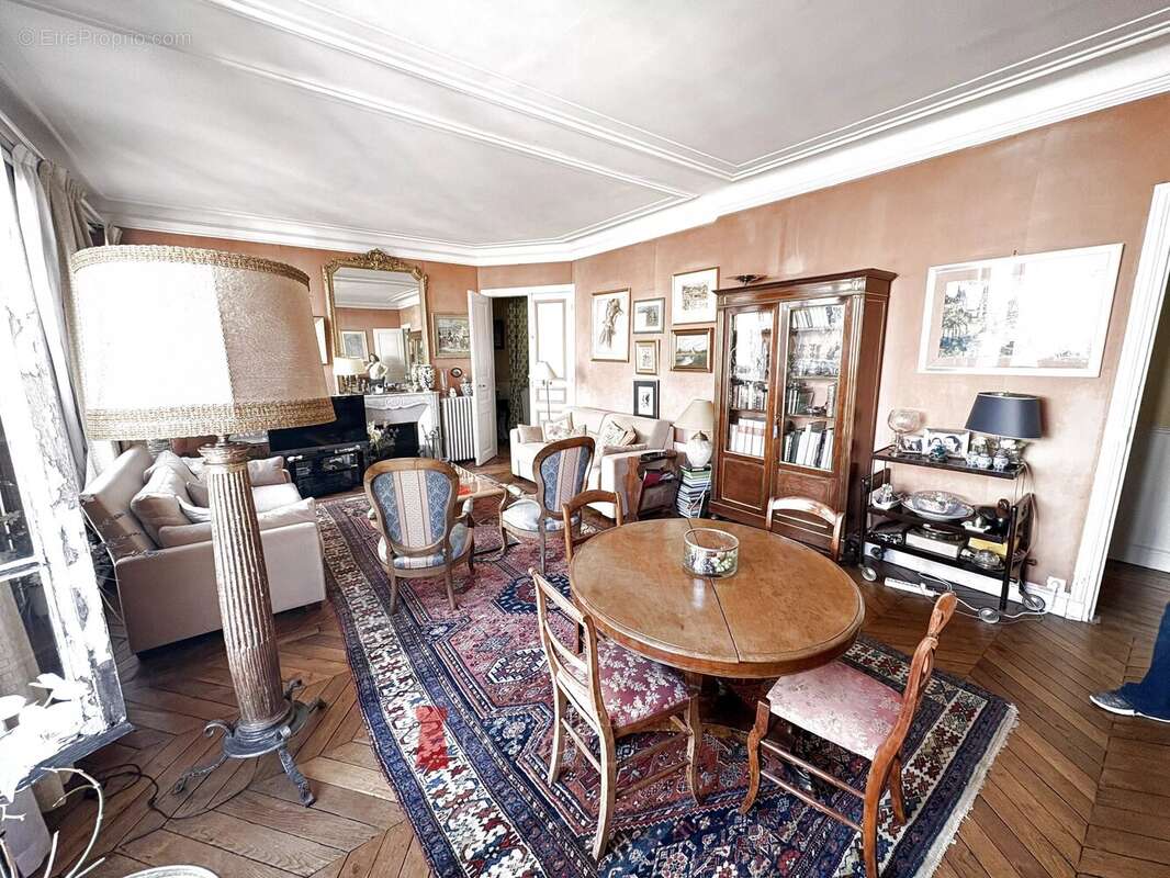 Appartement à PARIS-17E