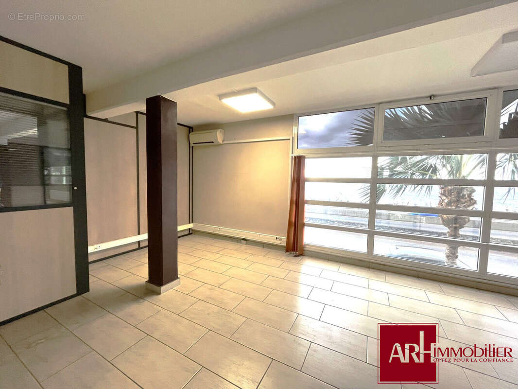 Commerce à LA POSSESSION