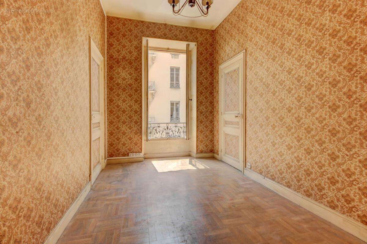 Appartement 5 pièces à rénover - photo 11