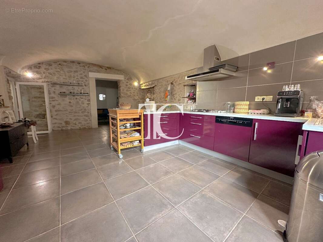 Maison à SAINT-VICTOR-DE-MALCAP