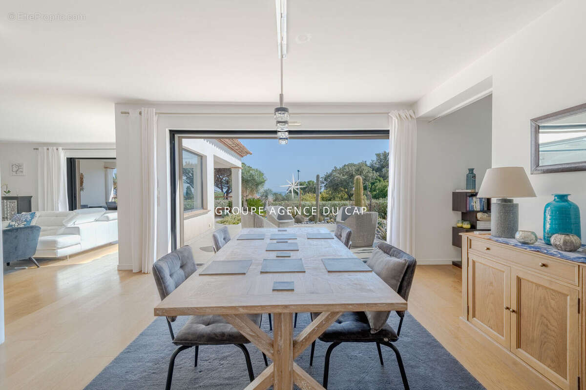 Villa de 185m2 avec vue mer à 250 mètres des plages des Issambres - photo 11