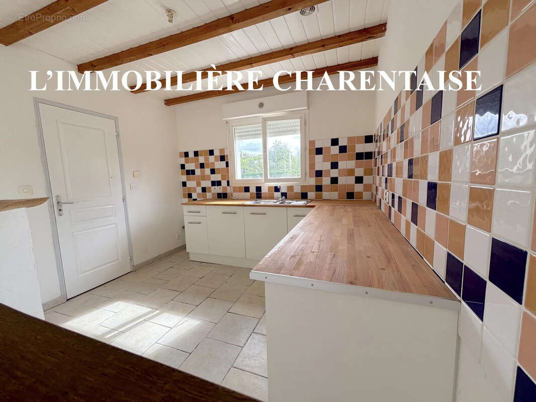 Maison à CORME-ROYAL