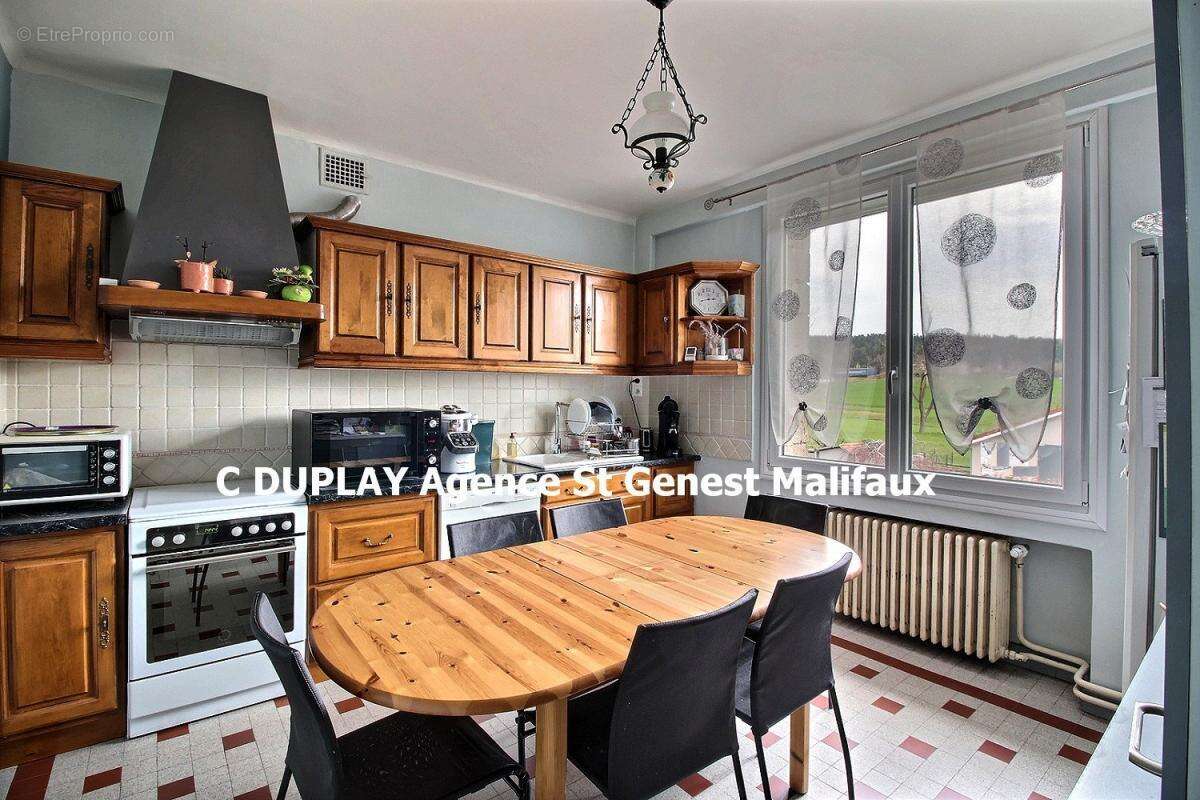 Maison à SAINT-ROMAIN-LACHALM