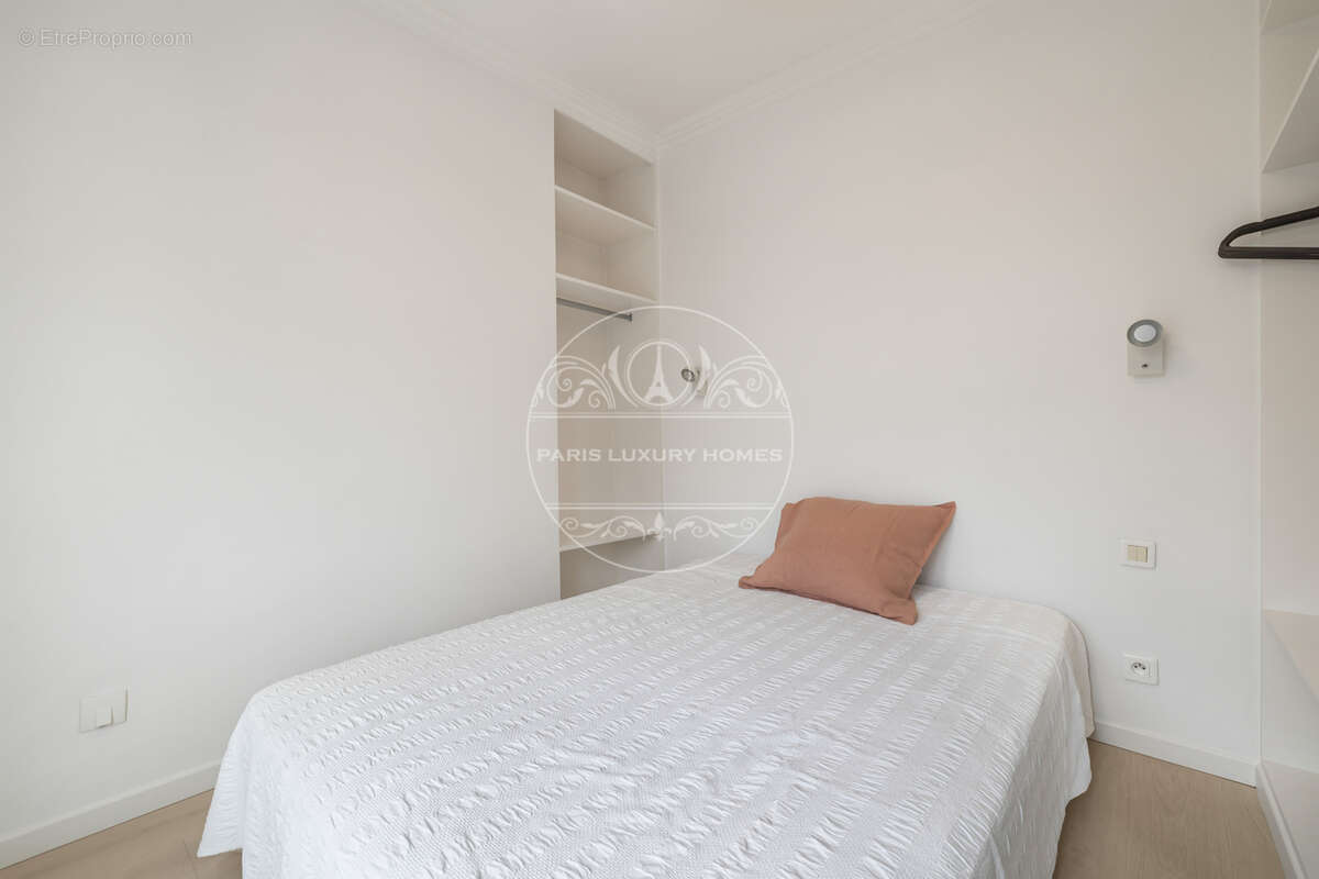 Appartement à PARIS-1E