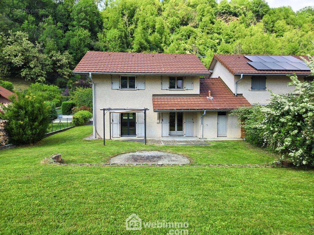 En exclusivité sur la plaine de Conflans à Albertville, maison mitoyenne de 98m² et son terrain de 517m². - Maison à ALBERTVILLE