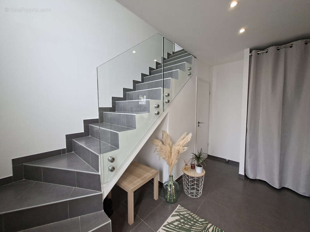 Pournoy la Grasse, maison récente 106 m2 avec 3 chambres sur une parcelle de 510 m2 - photo 6