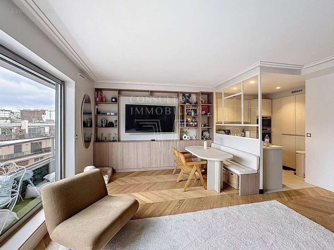 Appartement à PARIS-16E