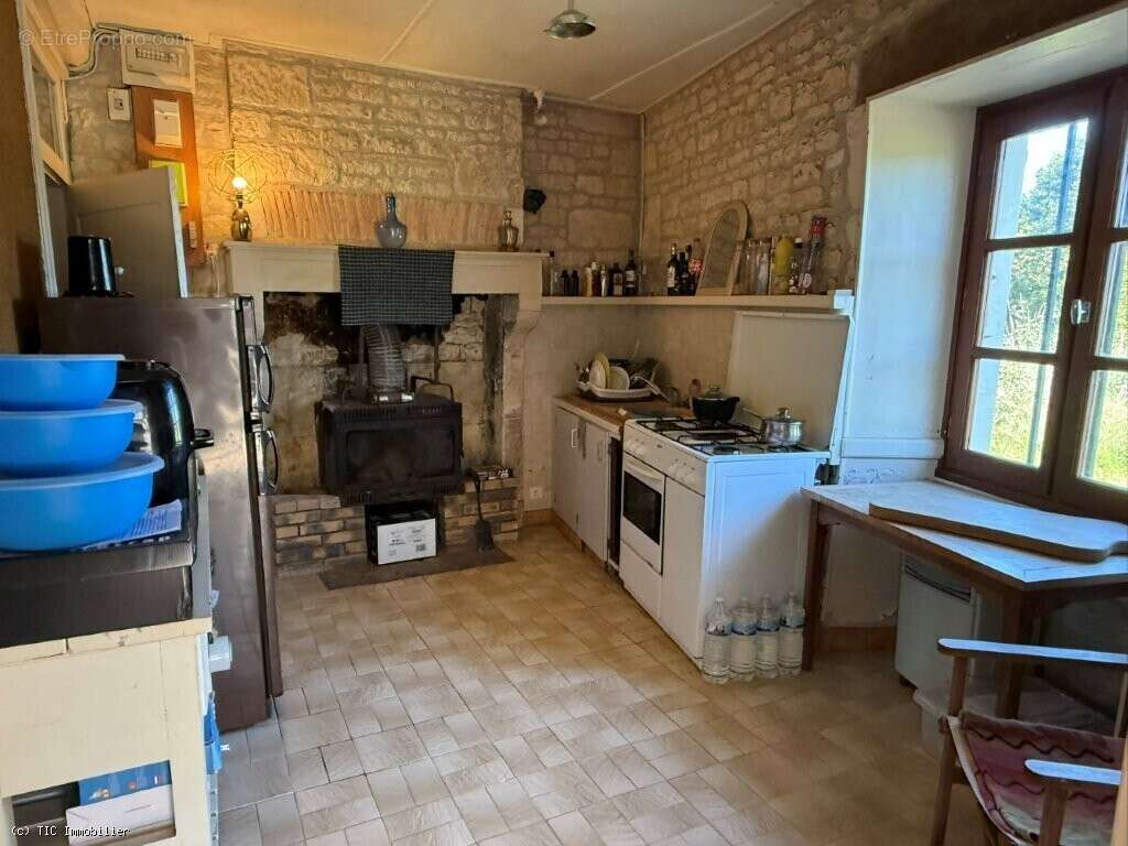 Maison de Campagne Avec 2 Chambres et Jardin Clos De Murs - photo 6
