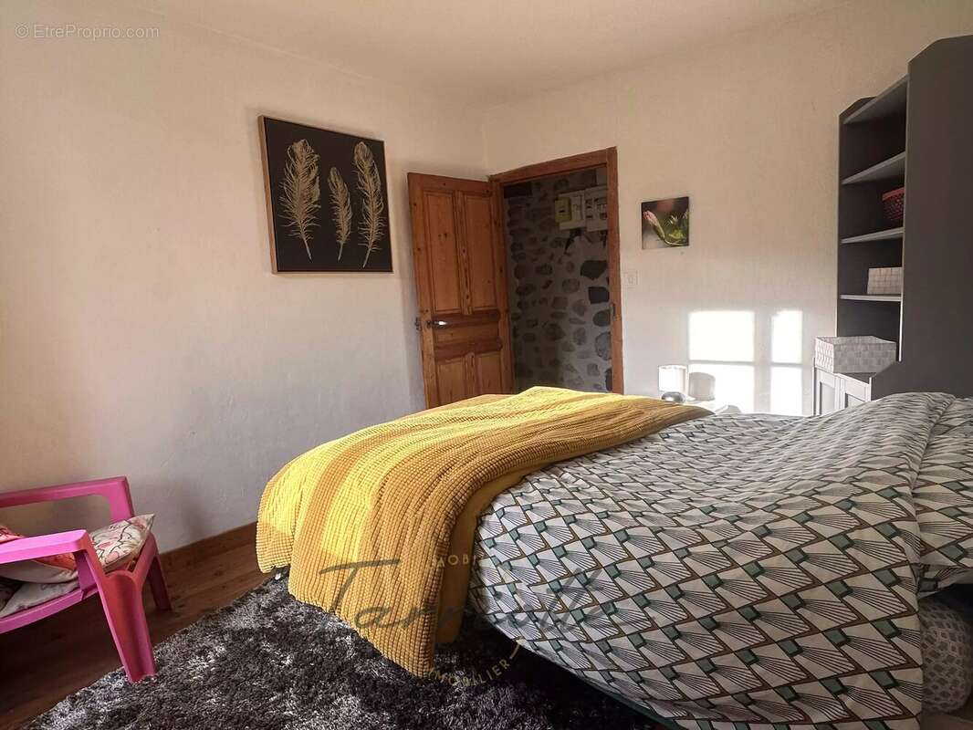 Appartement à SAINT-MARTIN-SUR-LAVEZON