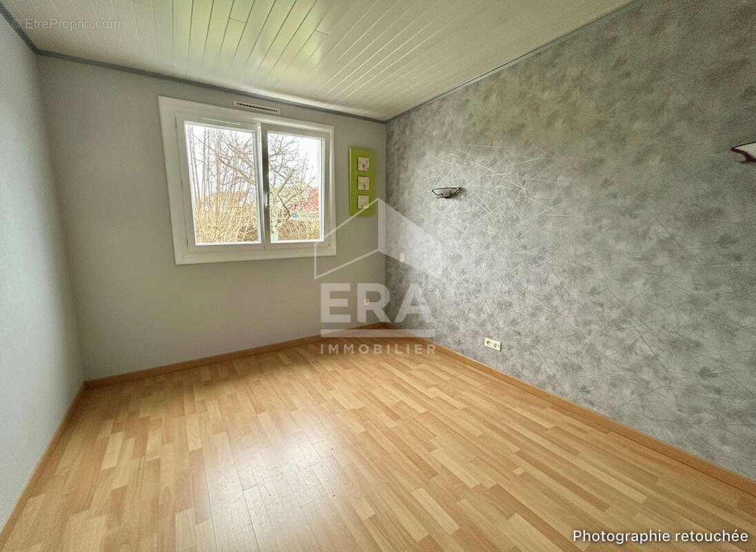 Maison à NEUVILLE-SUR-SARTHE