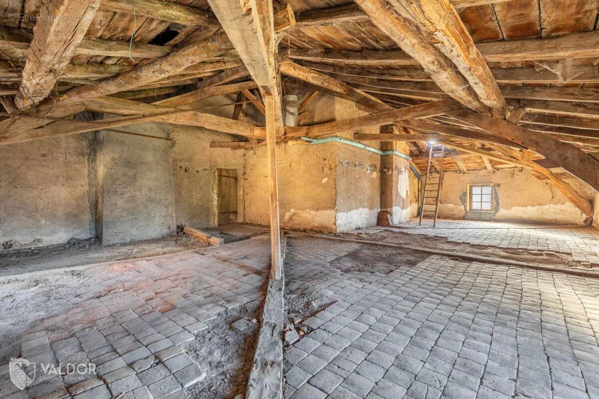 Maison à AMPLEPUIS