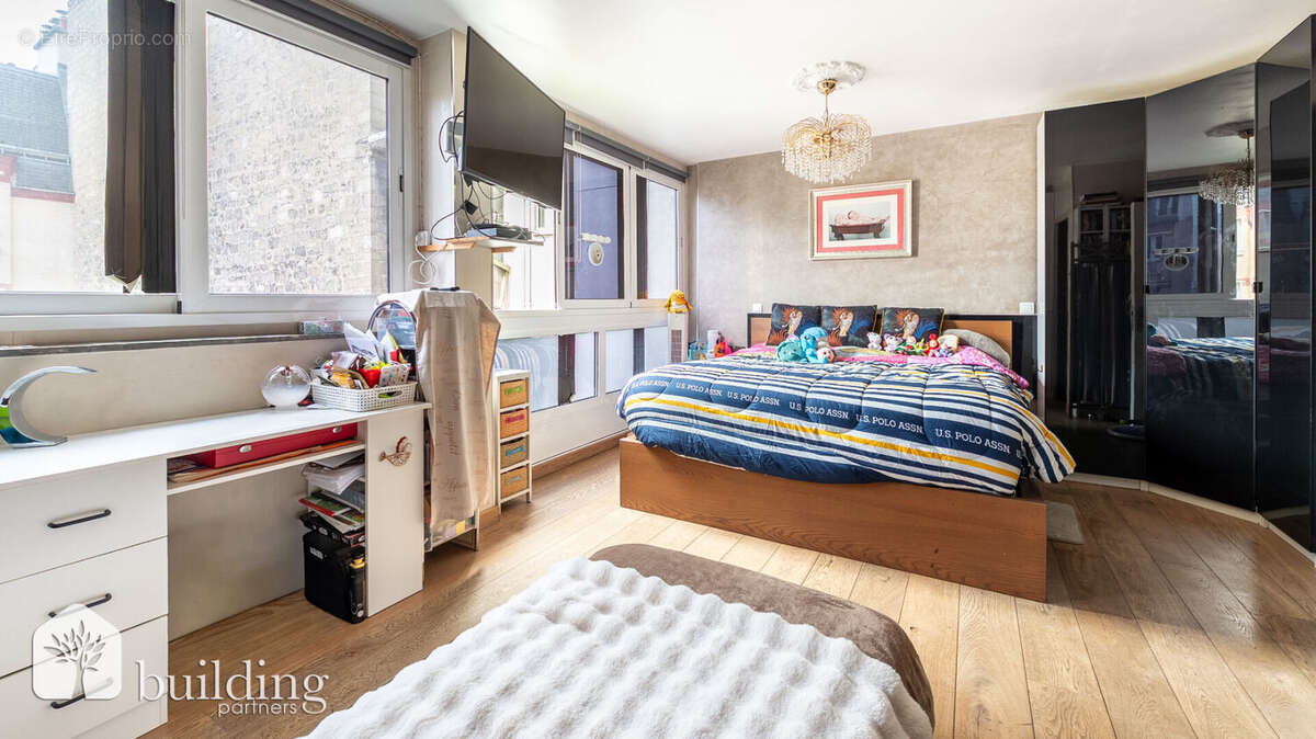 Appartement à PARIS-16E