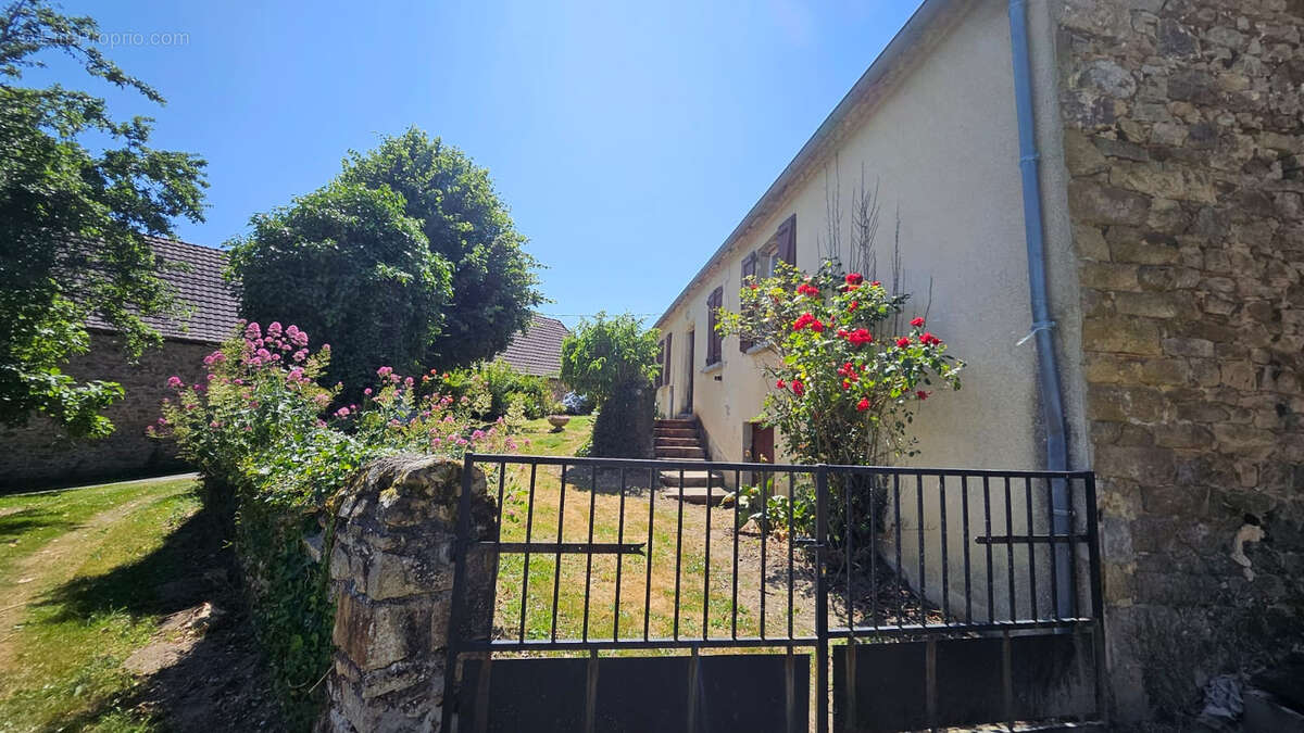 Maison à LADIGNAC-LE-LONG