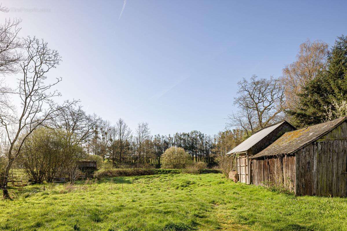 Terrain à SAINT-VINCENT-DES-LANDES