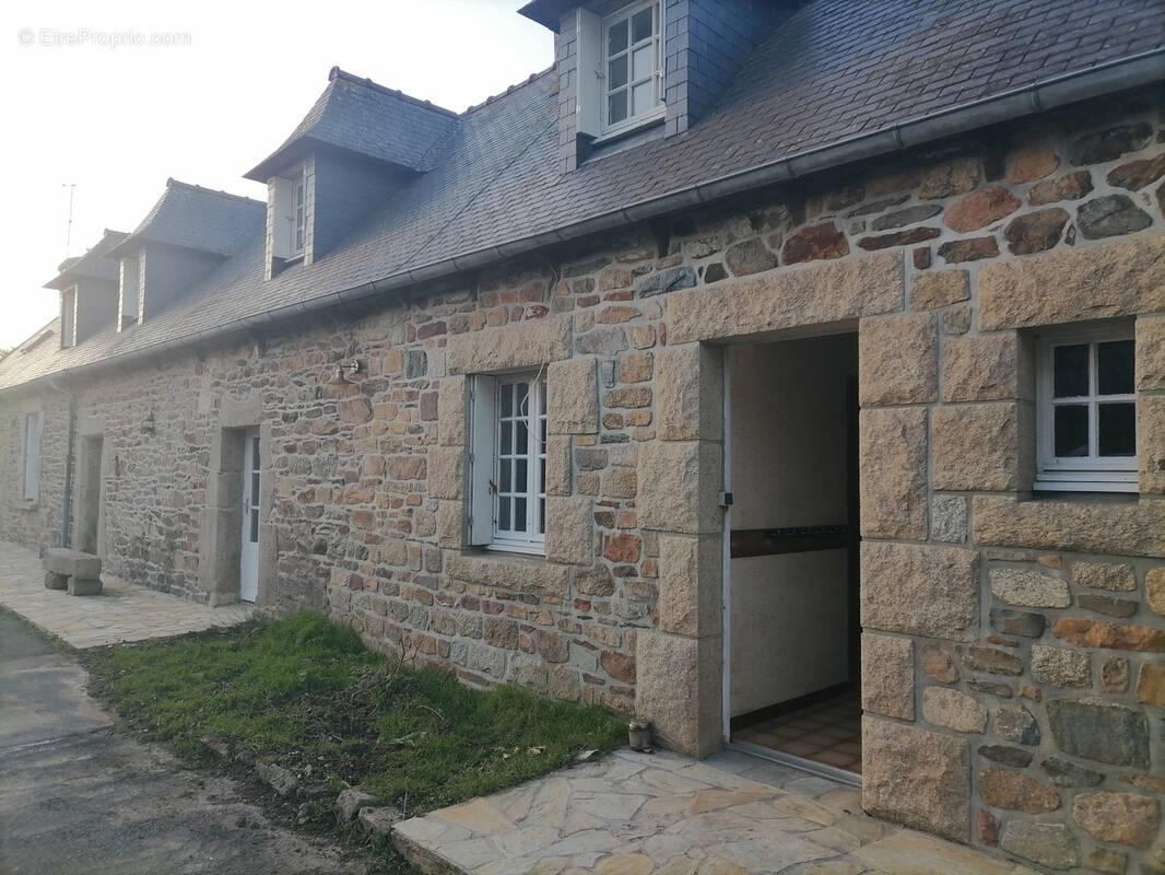 Maison à PLOUGUIEL