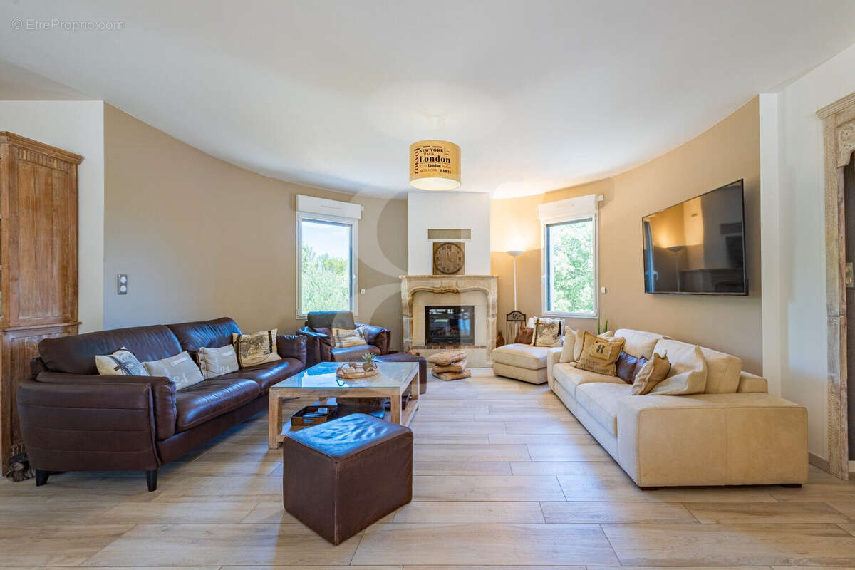 Maison à PERNES-LES-FONTAINES