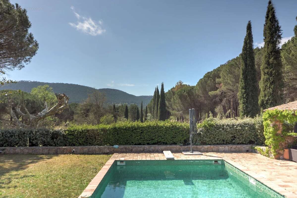 Maison à BAGNOLS-EN-FORET