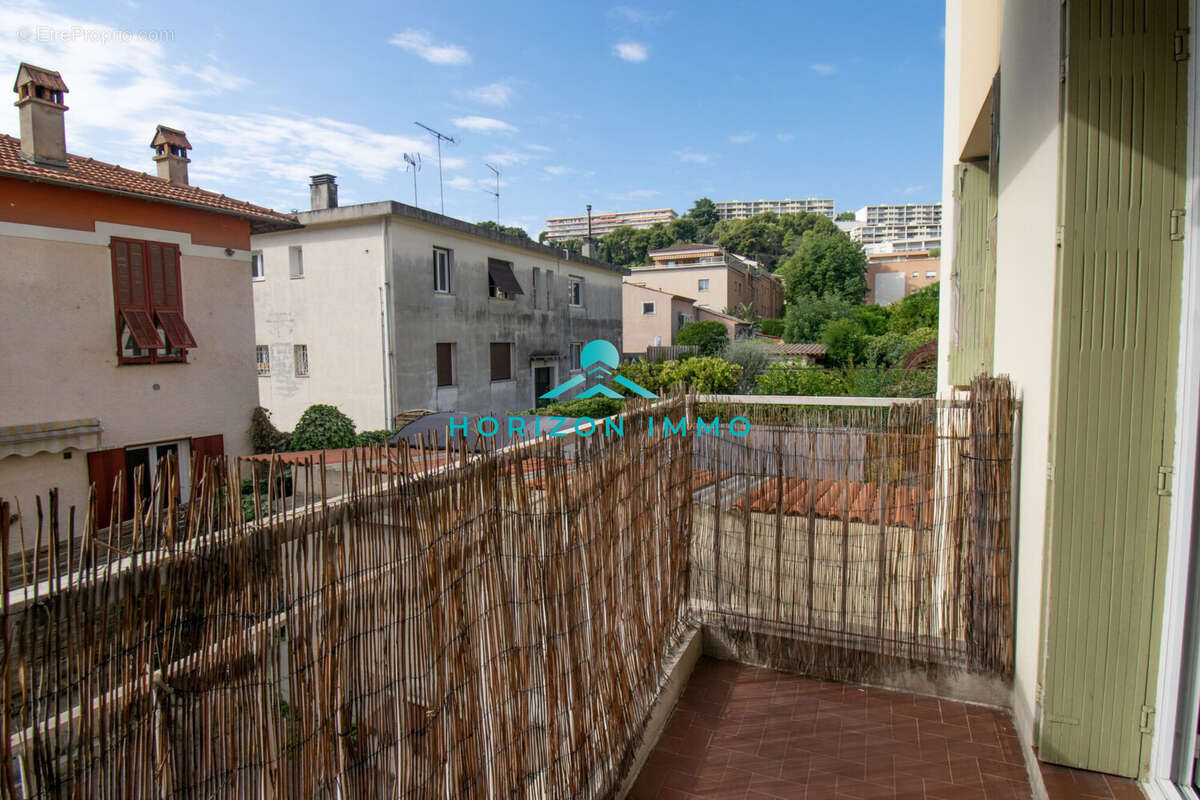 Appartement à SAINT-LAURENT-DU-VAR