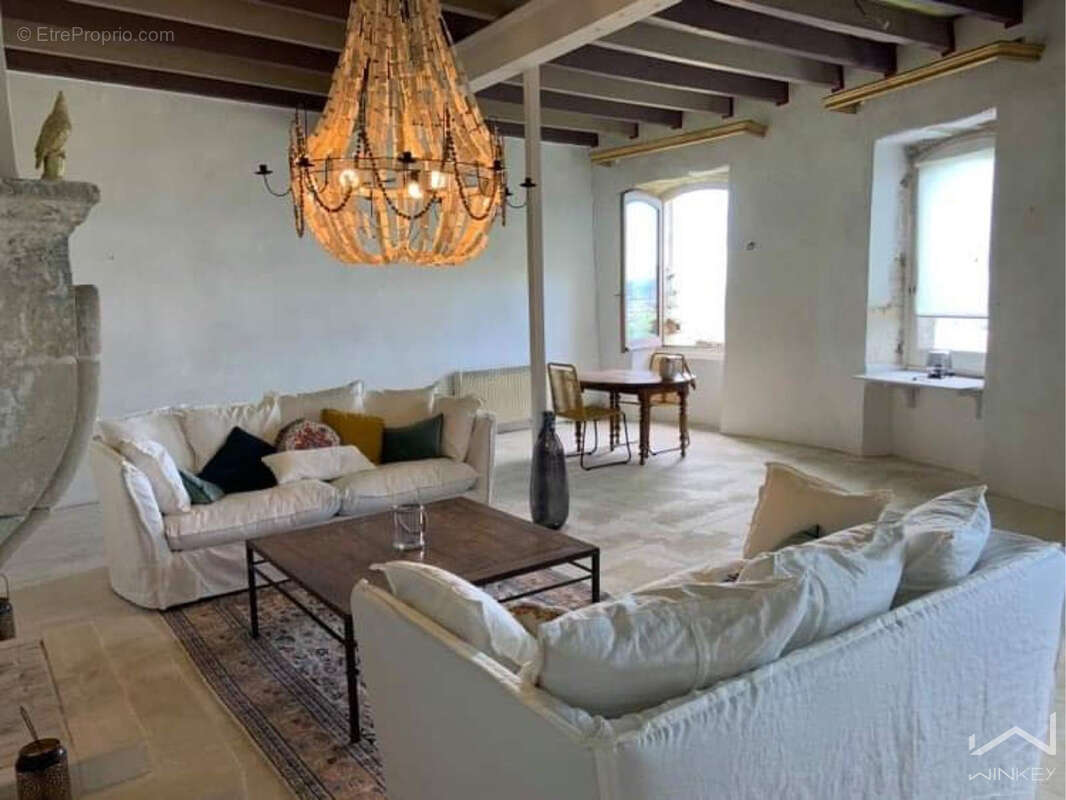 Maison à LA GARDE-ADHEMAR