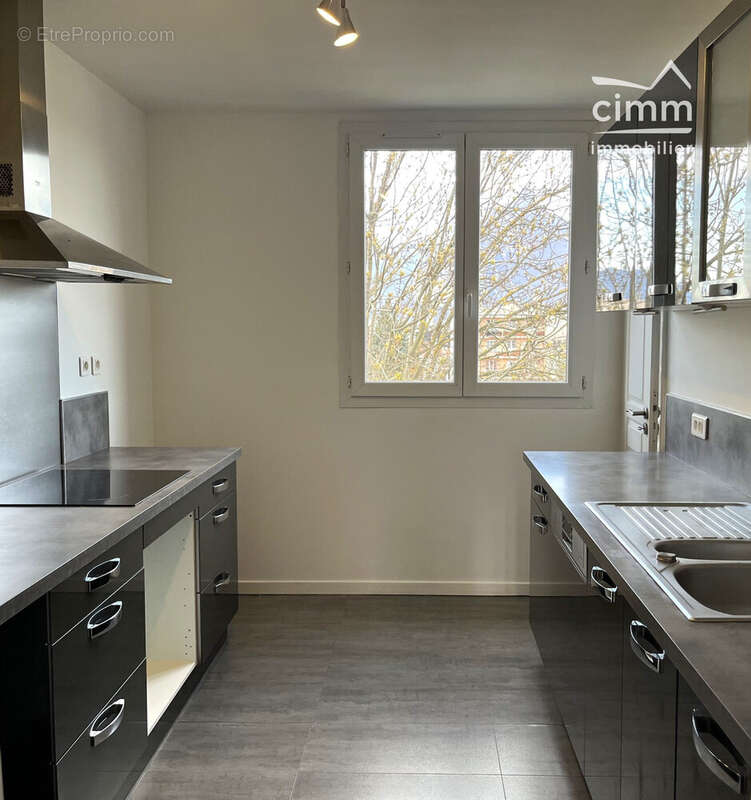 cuisine aménagée  - Appartement à SEYSSINET-PARISET