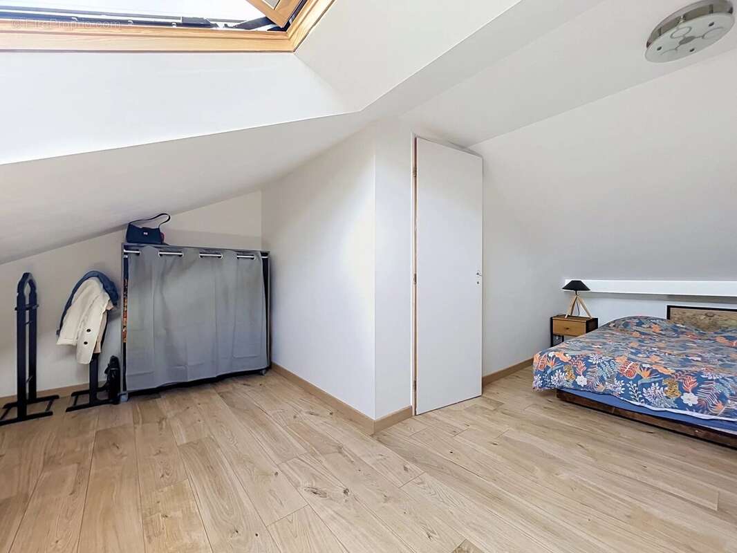 Maison à LE MESNIL-SAINT-DENIS