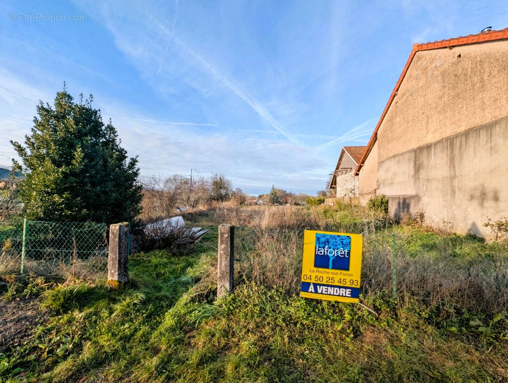 Terrain à PERS-JUSSY