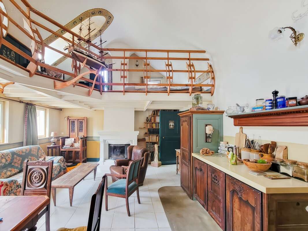 ILE DE GROIX - Domaine 9600m2, 2 habitations. Maison de154m2 sortie d'un livre d'aventure! - photo 2