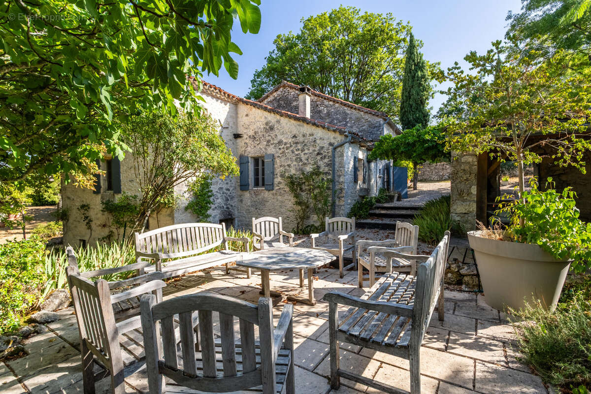 Maison de campagne avec annexe, piscine et dépendance - photo 8