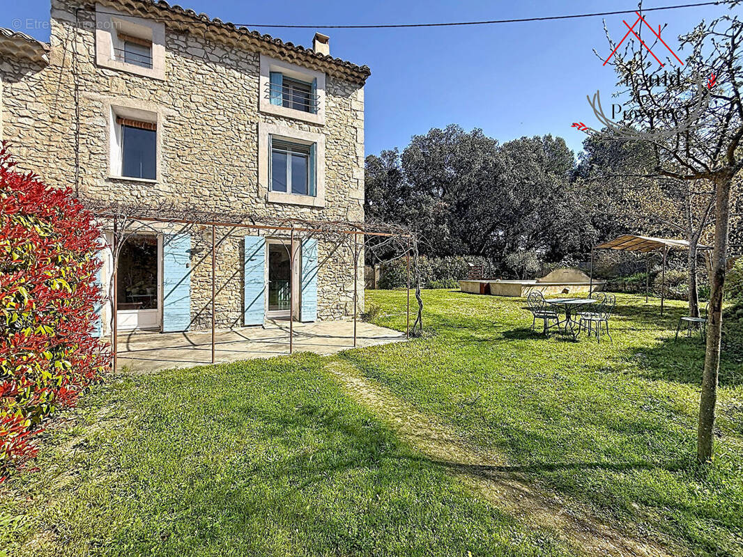 Maison à VENASQUE