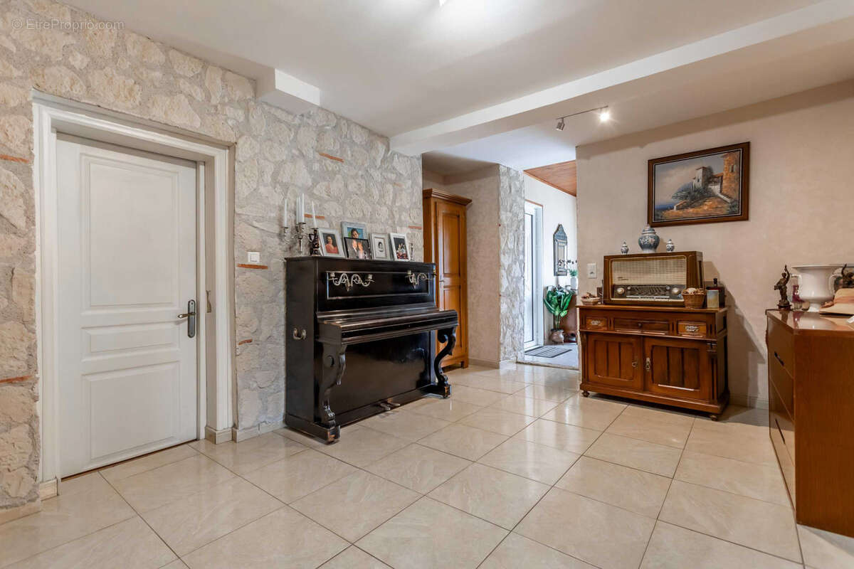 Country property - photo 16