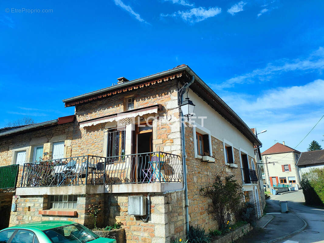 Maison à COUSANCE