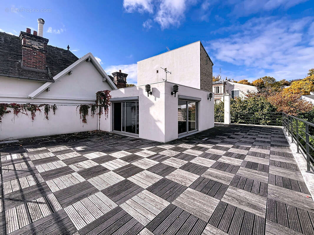 Maison à SURESNES
