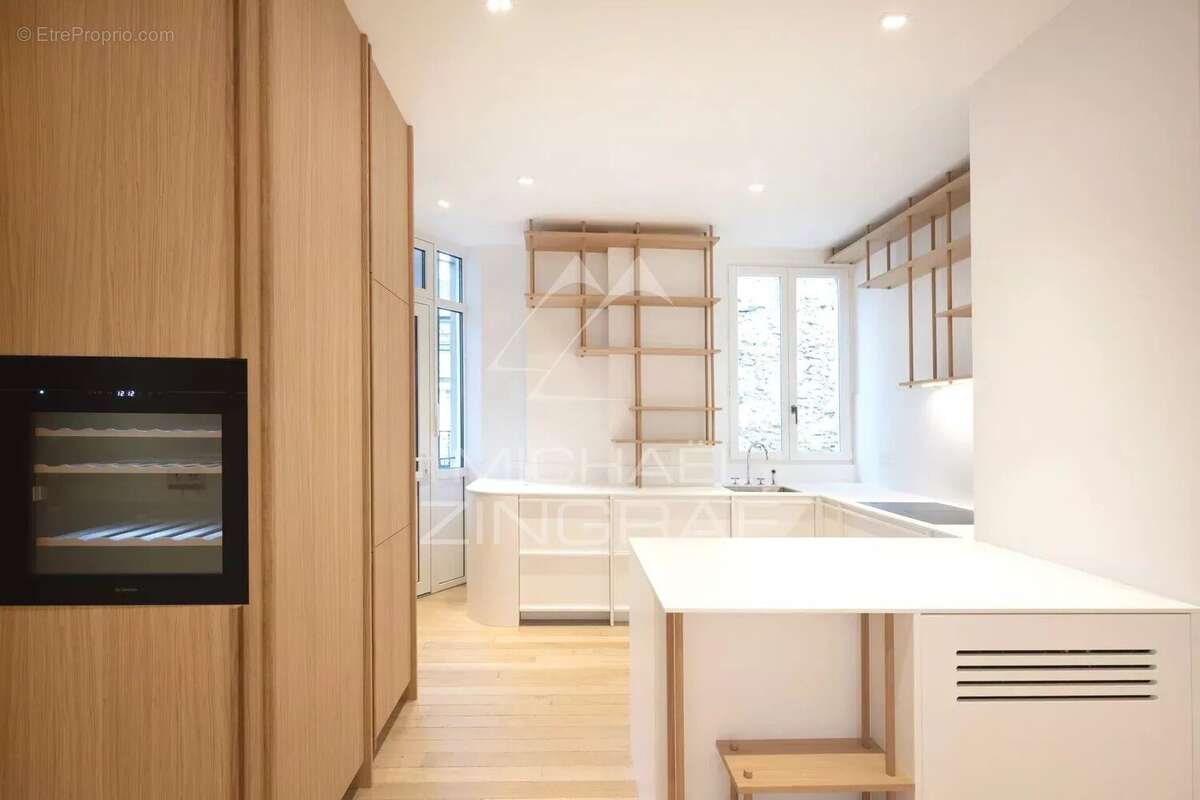 Appartement à PARIS-8E