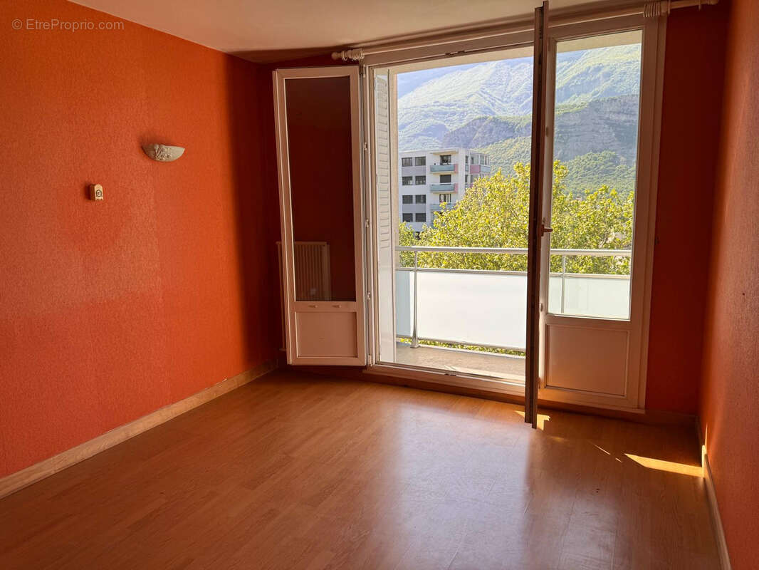 Appartement à LE PONT-DE-CLAIX